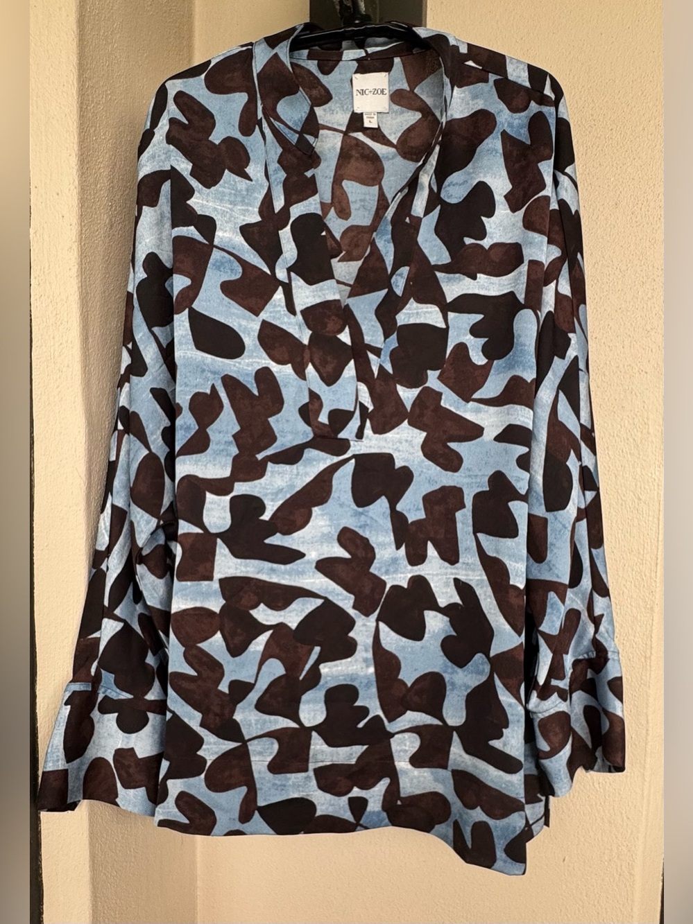 Nick+Zoe Blouse/Tunic Blue/Dark Brown Abstract Elbow Length Sleeve V-Neck Large
